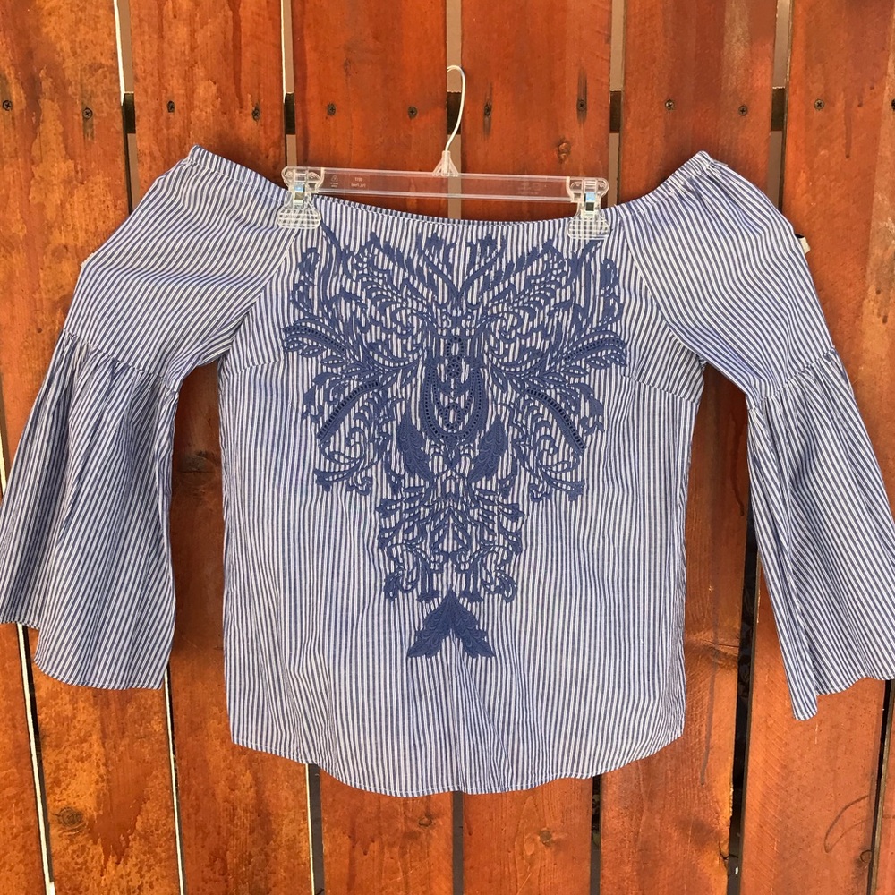 Off-shoulder Blouse